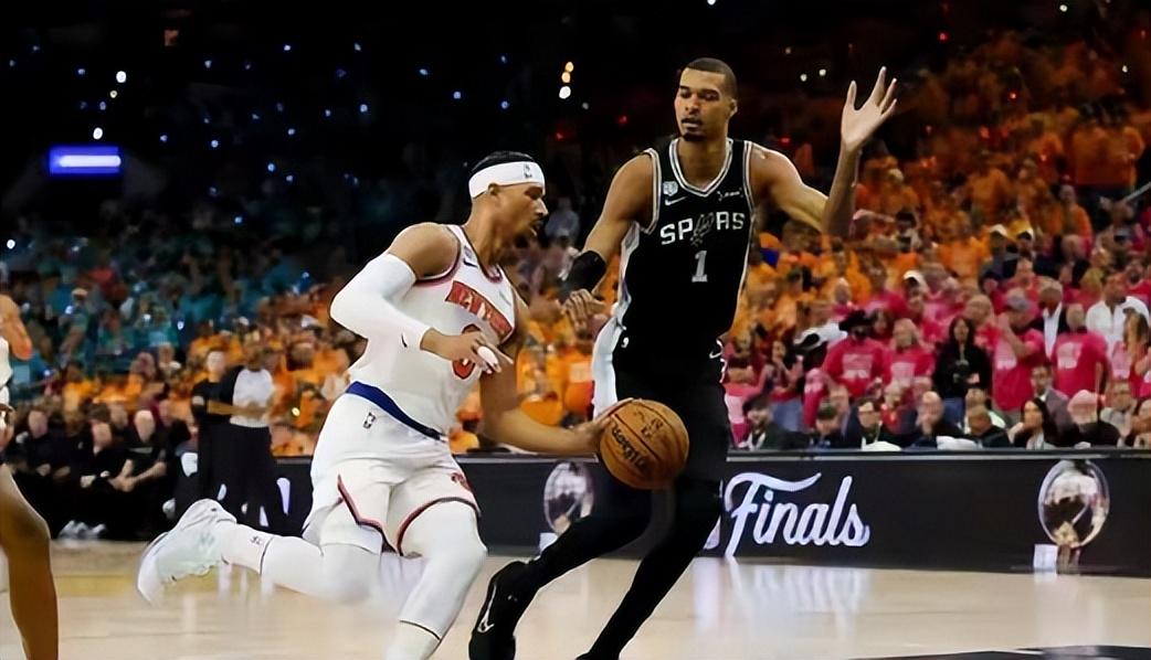CBA 两届 MVP丁彦雨航蹭热度?FMVP创4大纪录!尴尬的是湖人超巨 CBA 两届 MVP丁彦雨航蹭热度?FMVP创4大纪录!尴尬的是湖人超巨