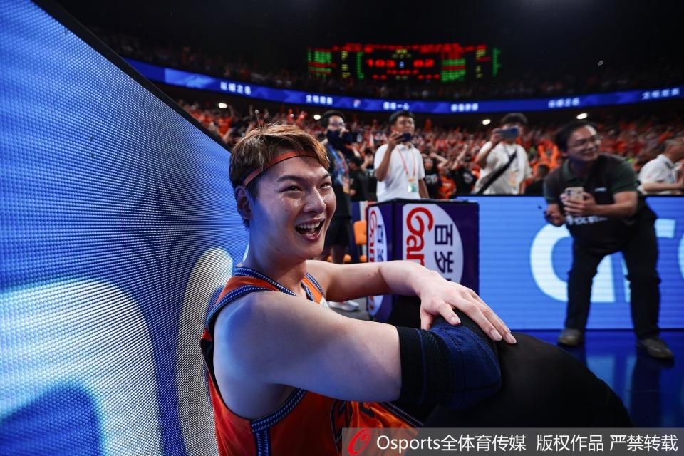 约什·哈特谈牺牲:接受蓝领身份,铺就冠军之路 约什·哈特谈牺牲:接受蓝领身份,铺就冠军之路