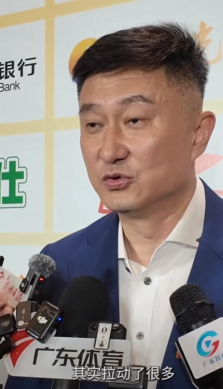 唐斯:布朗最出色的一点就是善于倾听 他非常尊重我们的意见 唐斯:布朗最出色的一点就是善于倾听 他非常尊重我们的意见