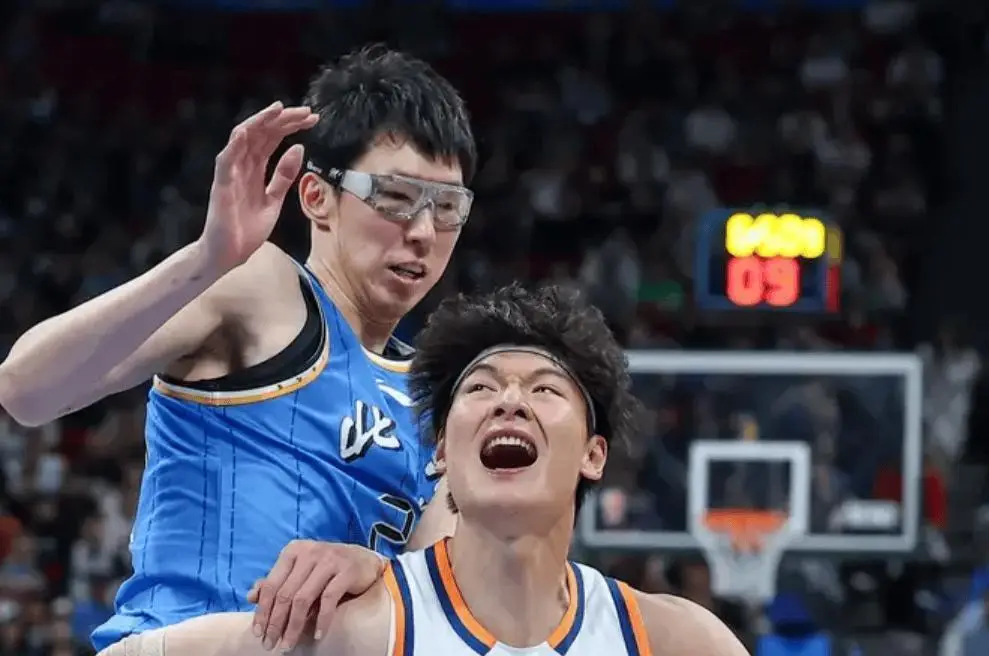 4年2.29亿,福克斯坑苦马刺!老板儿子“赶人”+搭首轮才能送走? 4年2.29亿,福克斯坑苦马刺!老板儿子“赶人”+搭首轮才能送走?