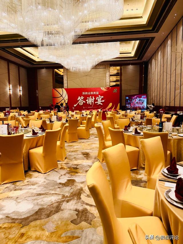 对欧文没兴趣,火箭追杰伦布朗!美媒晒三方交易方案:卖申京小贾 对欧文没兴趣,火箭追杰伦布朗!美媒晒三方交易方案:卖申京小贾