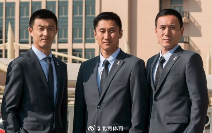 伊戈达拉回应詹皇世纪大帽:要不是我背部有伤,我就直接暴扣了! 伊戈达拉回应詹皇世纪大帽:要不是我背部有伤,我就直接暴扣了!
