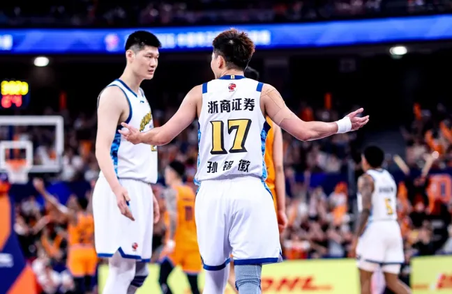 53年后,纽约尼克斯队再夺NBA总冠军!球迷沸腾了 53年后,纽约尼克斯队再夺NBA总冠军!球迷沸腾了