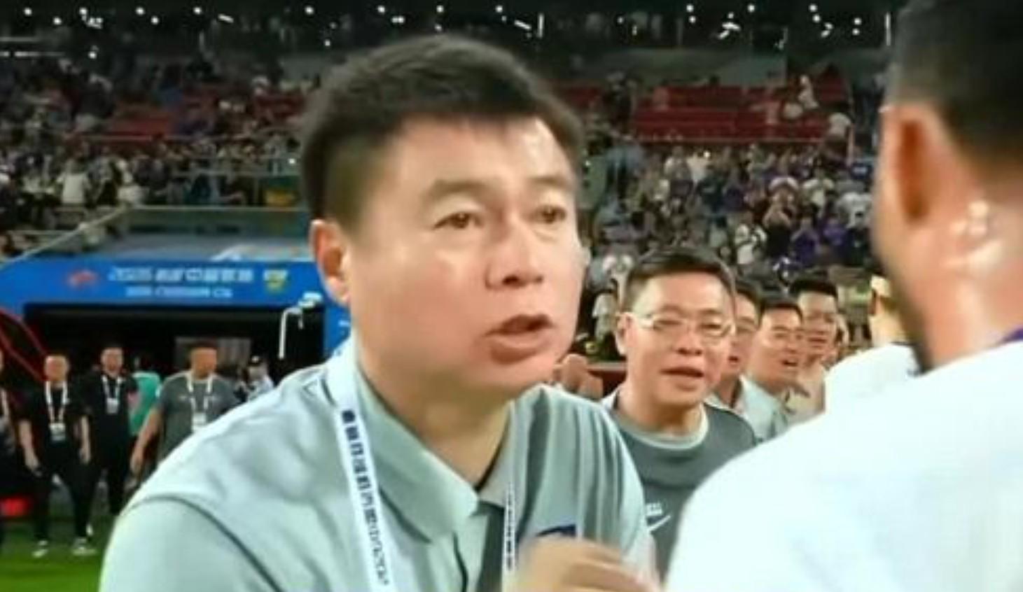 球迷吵翻!乔丹是NBA初代营销大牌,詹姆斯是迭代招牌,真相扎心 球迷吵翻!乔丹是NBA初代营销大牌,詹姆斯是迭代招牌,真相扎心