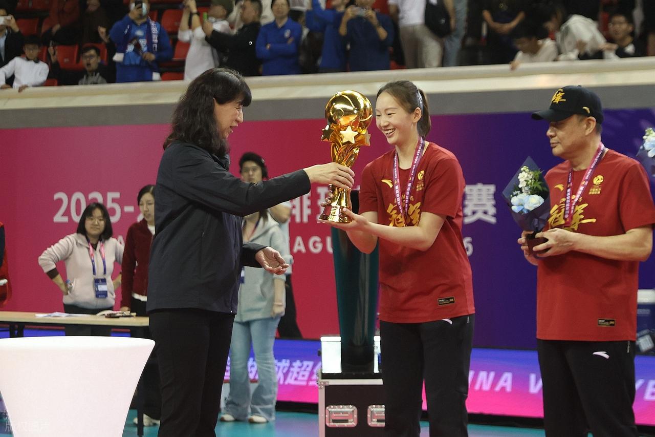 尼克斯27年复仇圆梦,尤因:当年是邓肯的派对,今晚是我们的 尼克斯27年复仇圆梦,尤因:当年是邓肯的派对,今晚是我们的